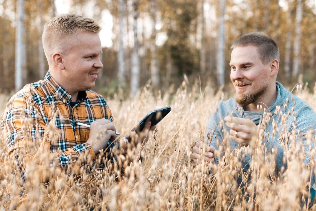 Bakery consultant in a grain field with customer